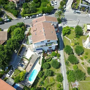 https://soleillas.fr-provencehotel.com